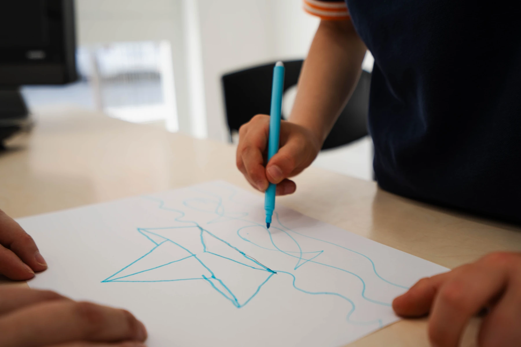 Mary with a child during an activity at the table, speech and language therapy practice in Viterbo